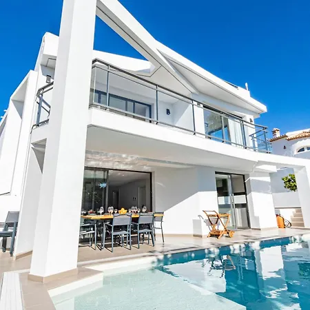 Villa Dunamoon By Abahana *